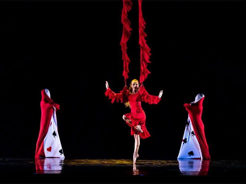 Momix - Alice