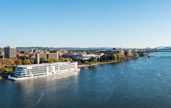 Ship on Mississippi River 800